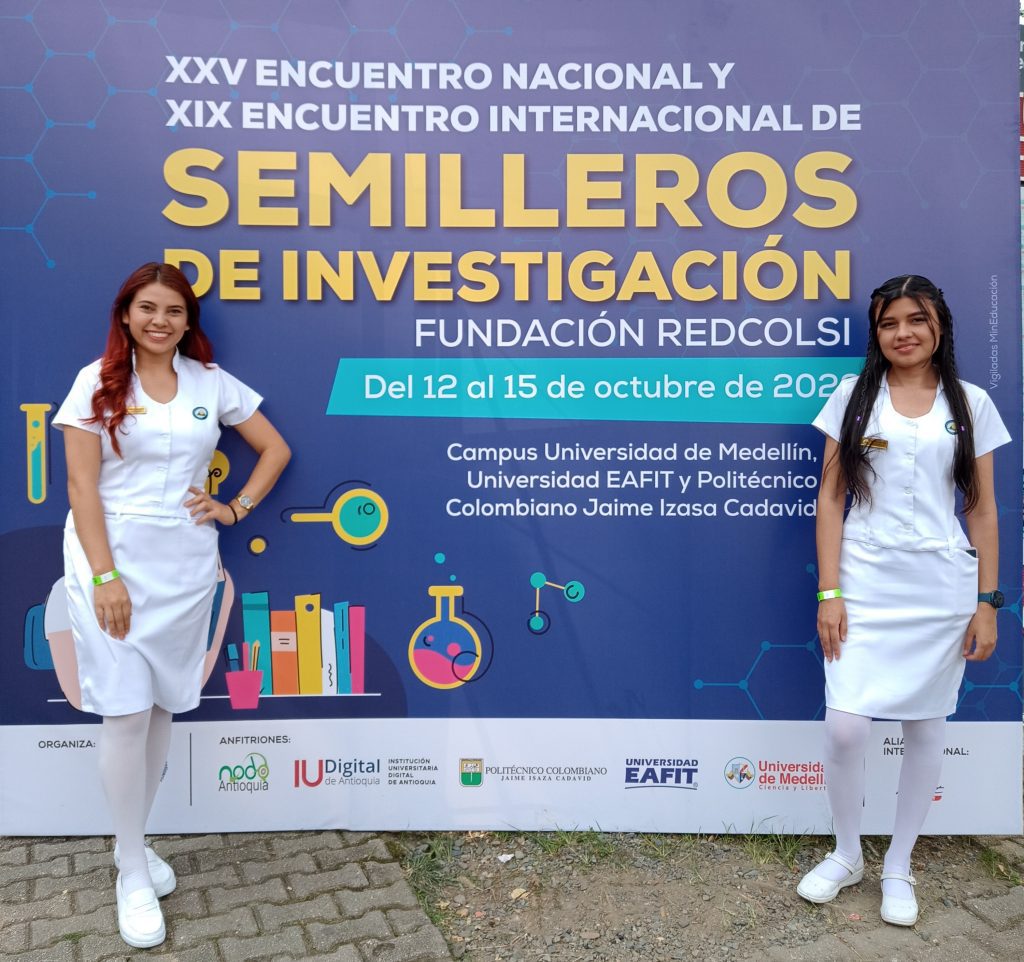 estudiantes de enfermeria en el XXV encuentro nacional y XIX encuentro internacional de semilleros de investigación 