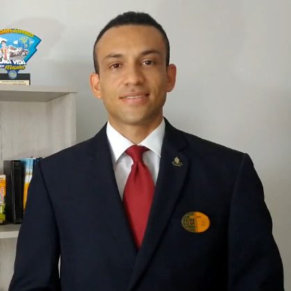 Joel Revollo egresado de licenciatura en teología en la UNAC