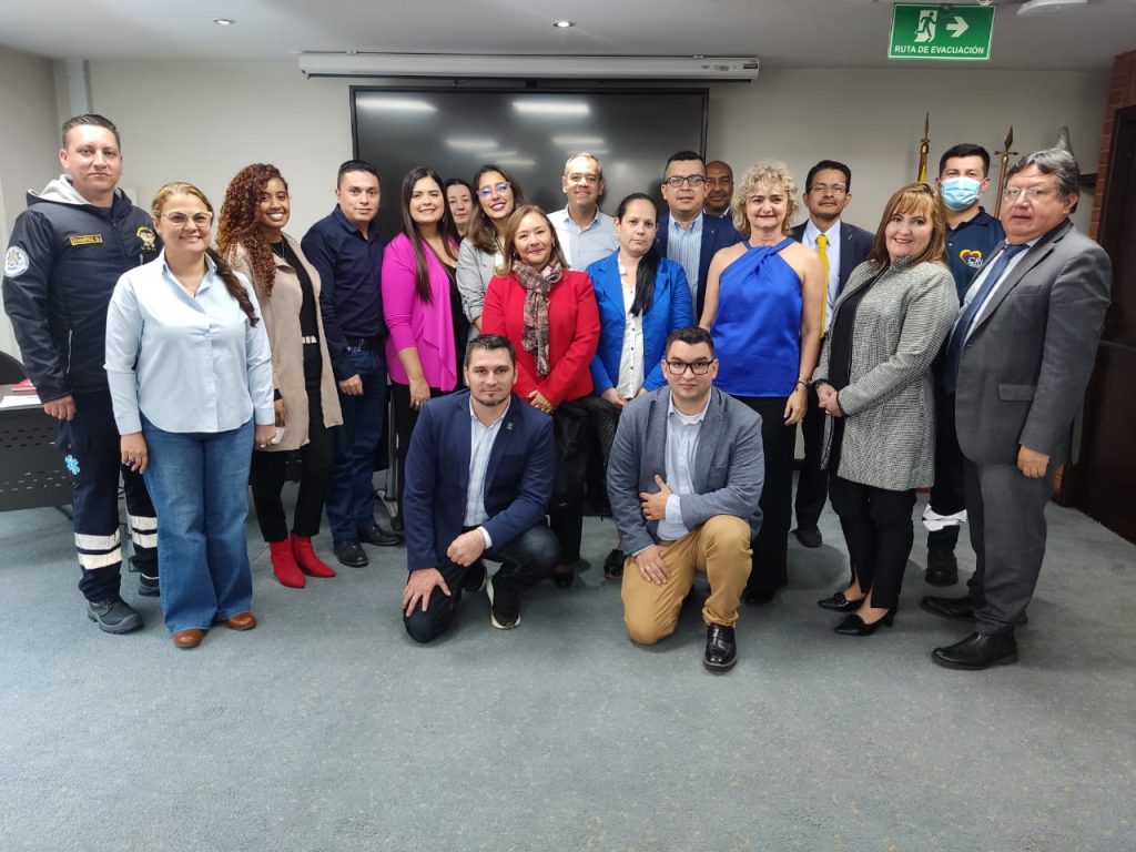 Participantes del encuentro de ASUNAPH junto con el profesor Elkin Prado representante de la UNAC