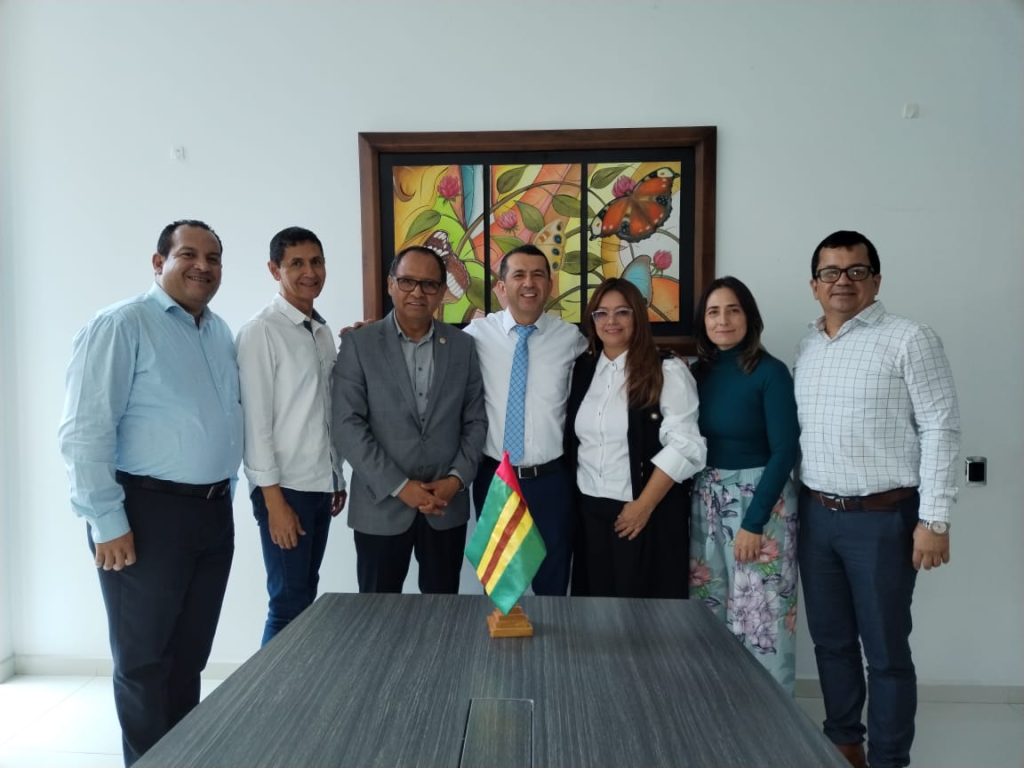Personal administrativo de la UNAC en Bucaramanga para representar la institución en Primer Encuentro de Estudiantes y Profesionales en Salud.