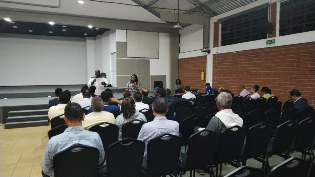 Capacitaciones a las personas interesadas en participar del Impacto Colombia 2023 realizadas en el auditorio G.W. Chapman de la UNAC, dicha capacitación fue auspiciada por los misioneros voluntarios de provenientes de las islas del caribe 