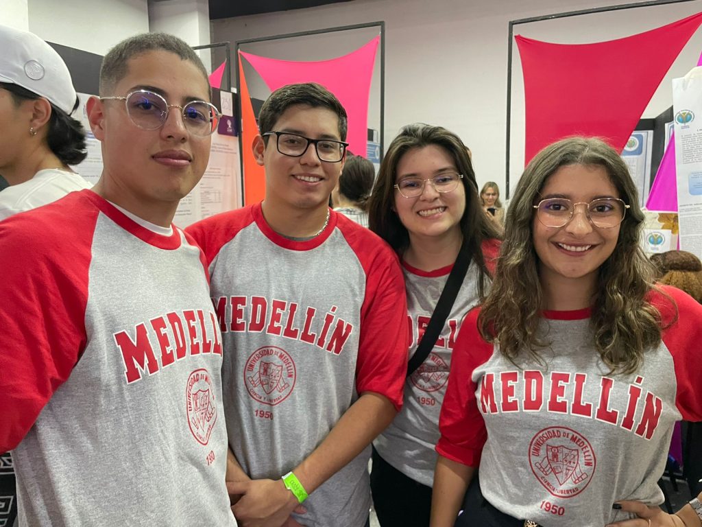 Estudiantes de la Universidad de Medellín presentes en RedColsi