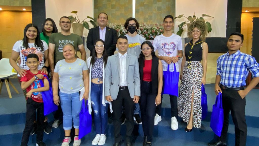 Participantes de la mesa interreligiosa y no religiosa de la ciudad de Medellín visitando la UNAC