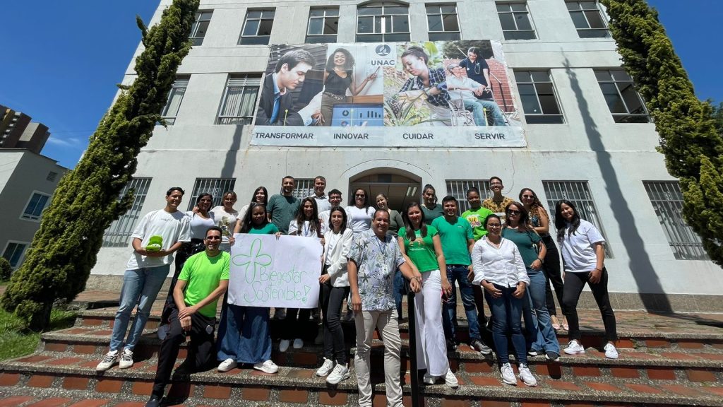 Equipo administrativo que participó de la semana de la sostenibilidad realizada en la UNAC