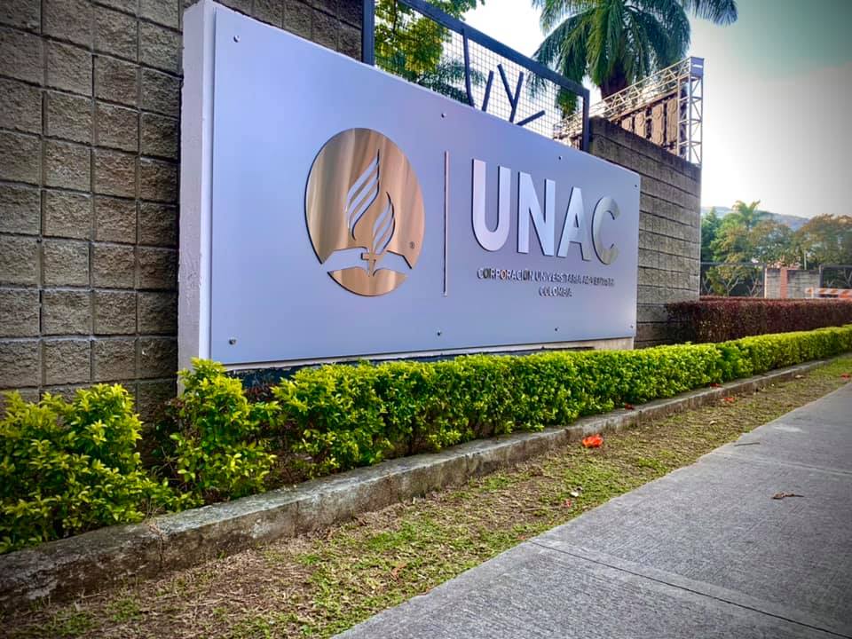 Entrada a la UNAC