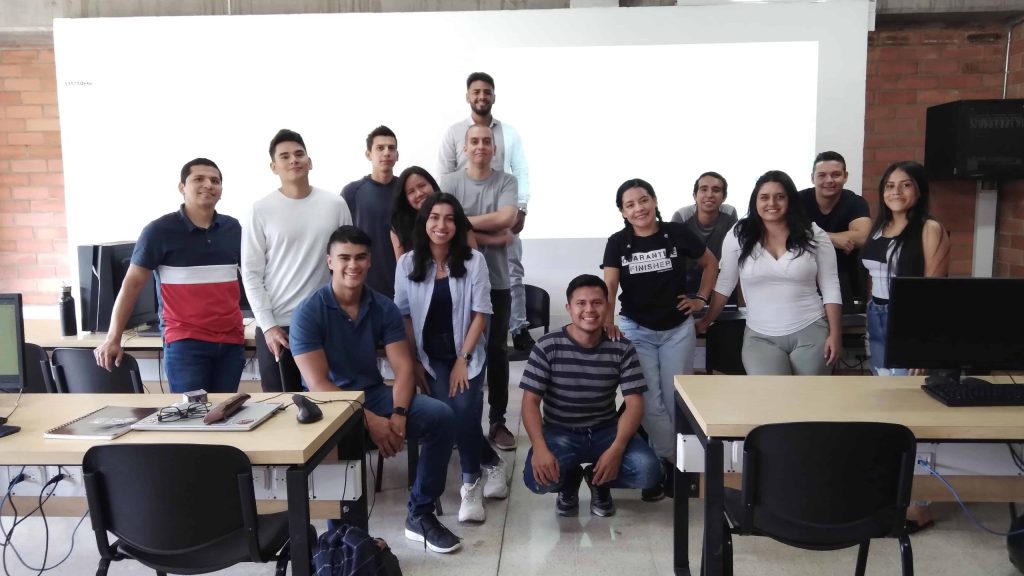 Estudiantes del técnico laboral como asistente en desarrollo de software de UNACTec