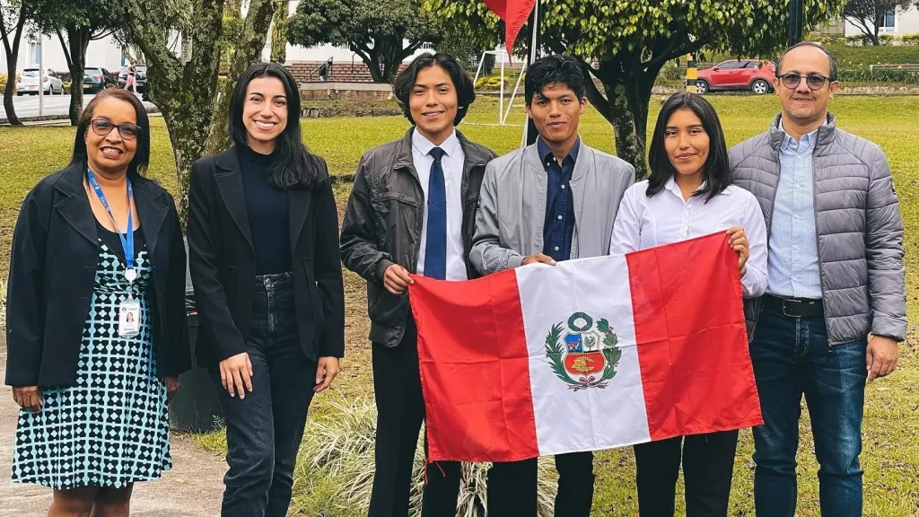 Los estudiantes de ingeniería de sistemas provenientes de la Universidad Peruana Unión que vinieron a la UNAC a realizar su intercambio académico.