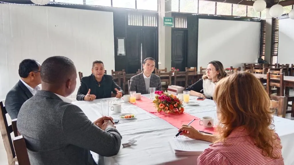 La visita de los representantes de la personeria de Medellin en el restaurante universitario de la UNAC