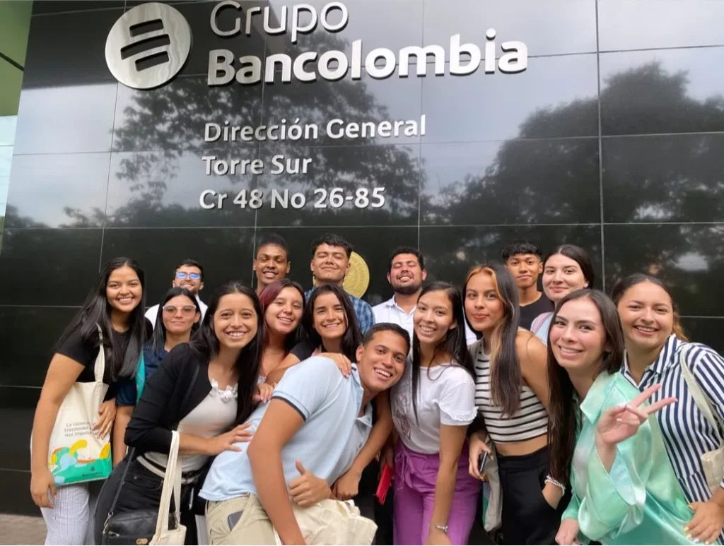 visita de los estudiantes de la fcac a bancolombia